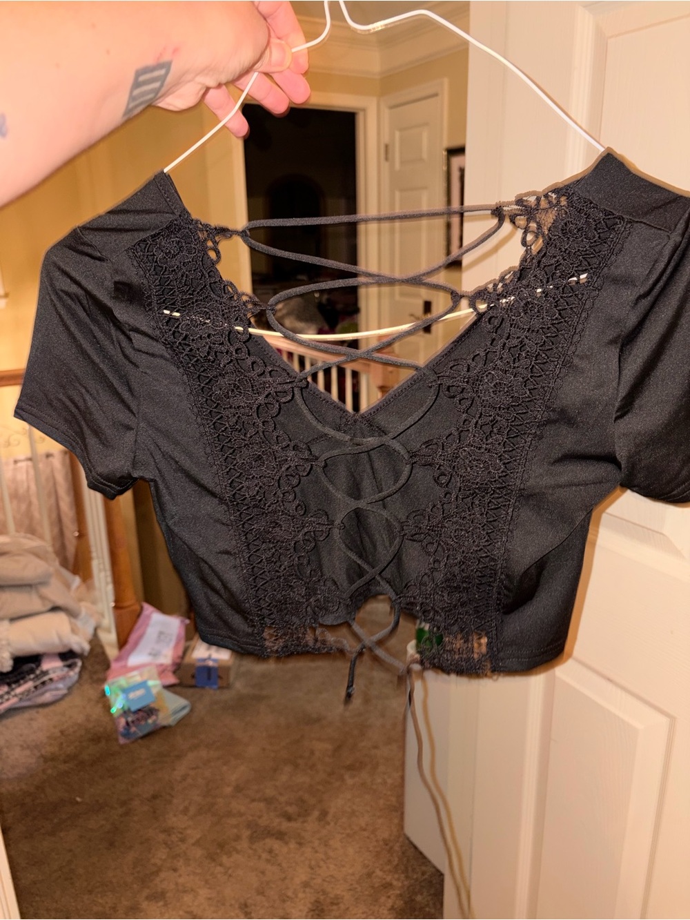 *BRAND NEW* Women’s Medium Black Lace-Up V-Neck Crop Top